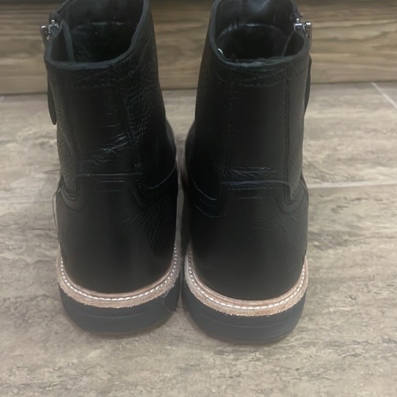 Uggs Mens Boots - Picture 3 of 11